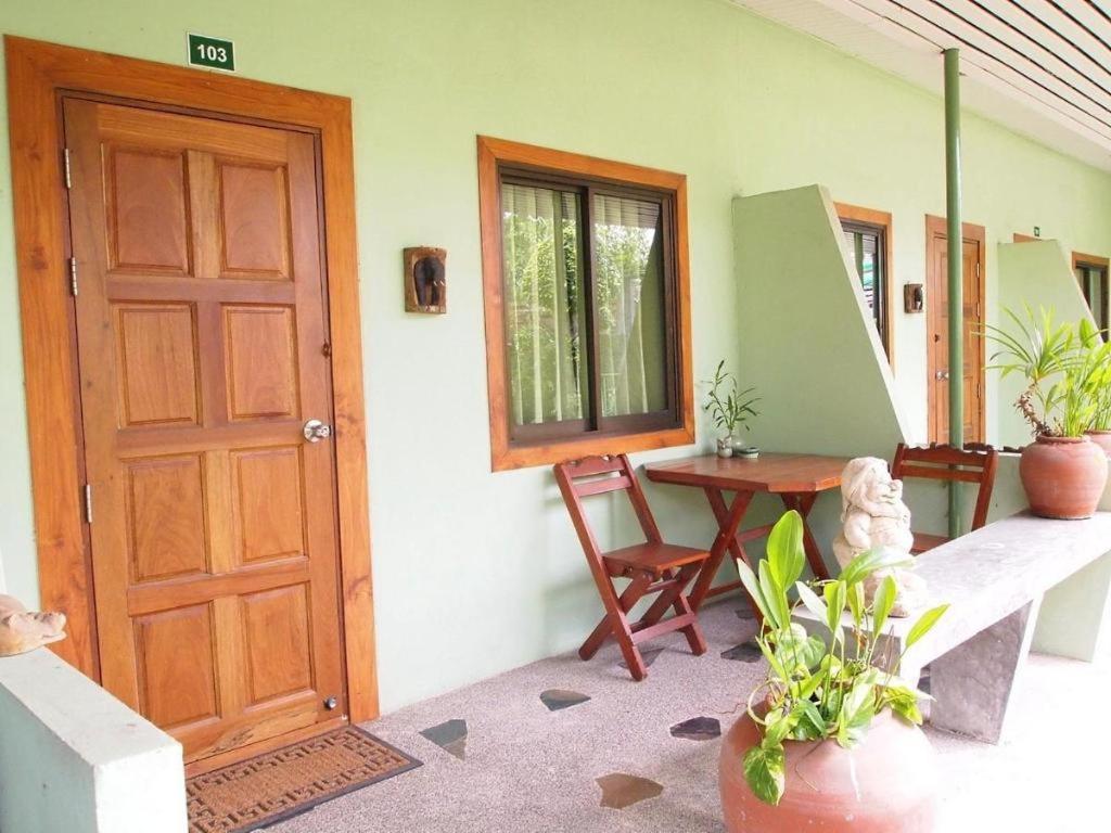 Baan Sala Lung Dam Hotel Бофут Екстериор снимка
